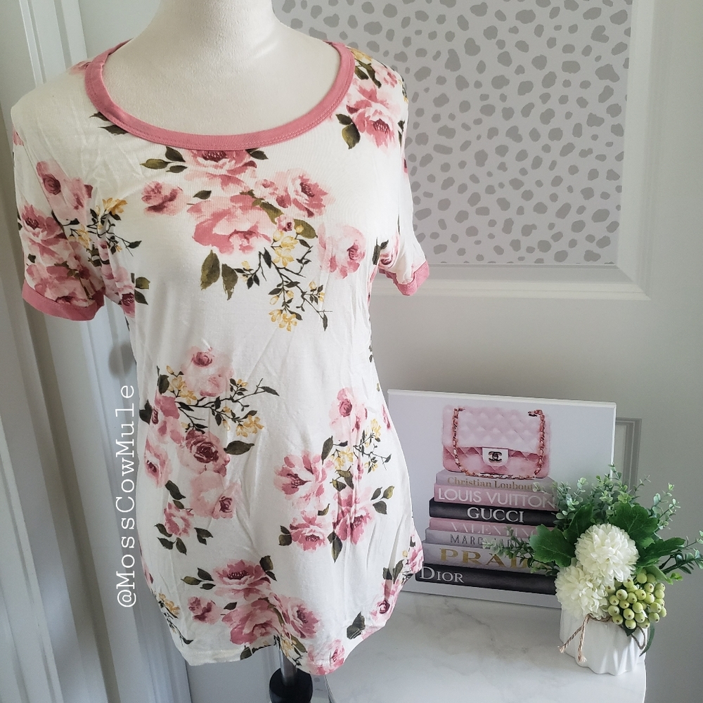 Bundle of 4 Cute Shirts - Picture 3 of 12